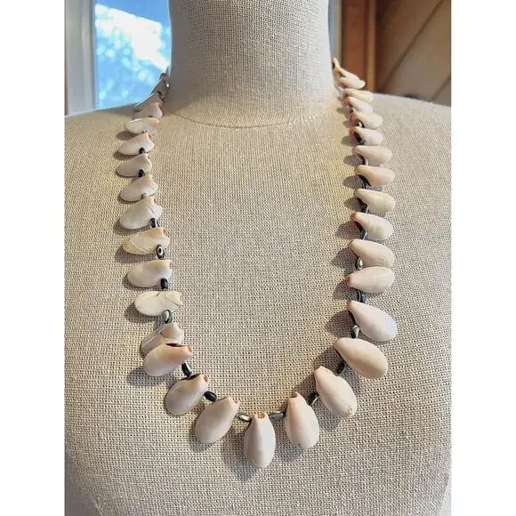 Vintage 80’s Conch Shell Hawaiian Necklace- Luhuanas Everlasting Beach Theme Jewelry